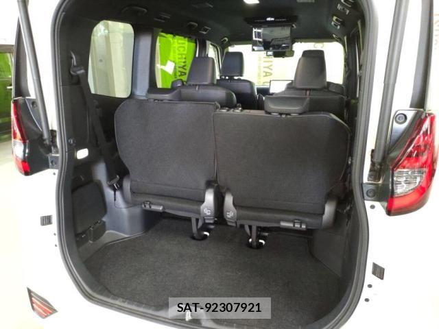 Toyota NOAH HYBRID 2023-07 6642093-24