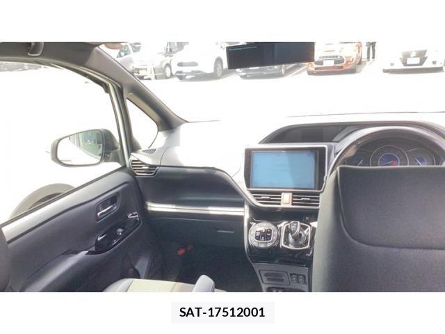 Toyota NOAH HYBRID 2017-12 6672959-11