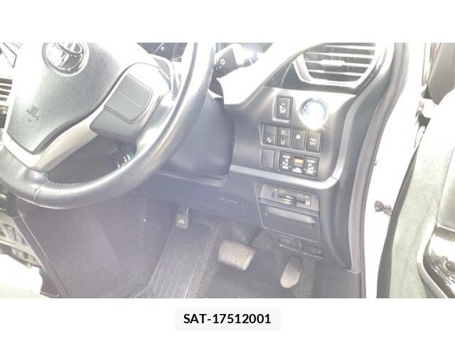 Toyota NOAH HYBRID 2017-12 6672959-14