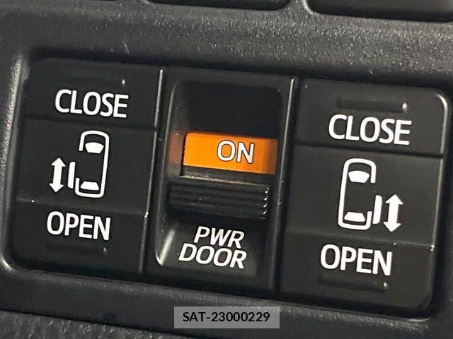 Toyota NOAH HYBRID 2016-11 6672960-5