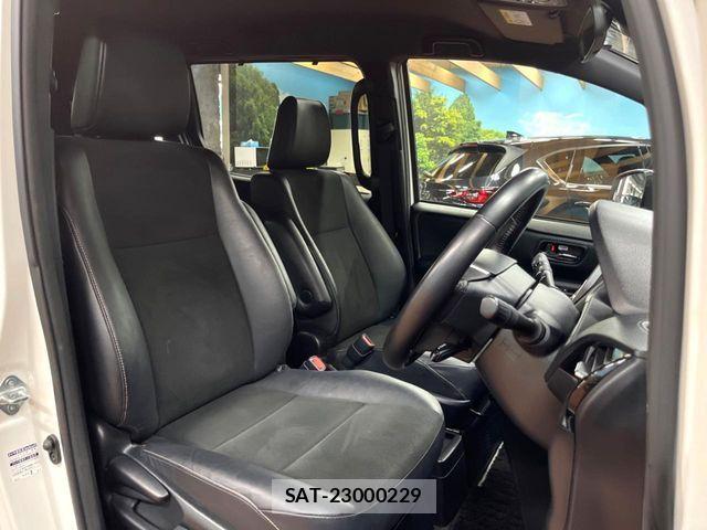 Toyota NOAH HYBRID 2016-11 6672960-7