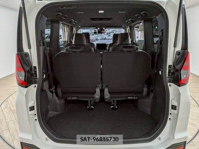 Toyota NOAH HYBRID 2023-10 6672953-12
