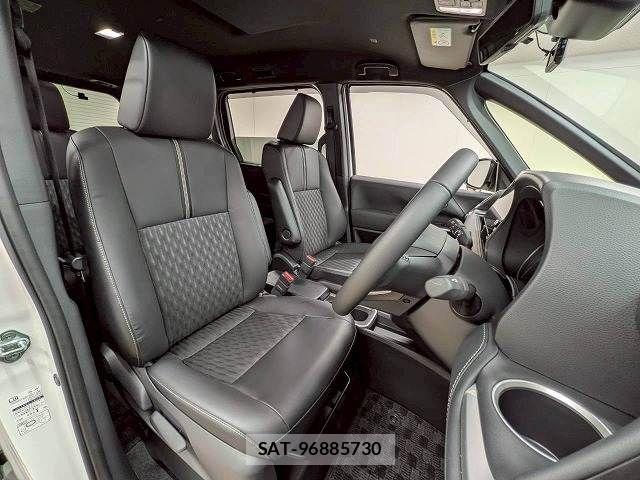 Toyota NOAH HYBRID 2023-10 6672953-4