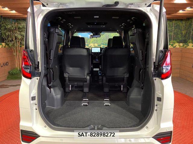 Toyota NOAH HYBRID 2023-03 6677230-10