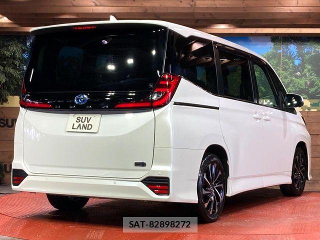 Toyota NOAH HYBRID 2023-03 6677230-17