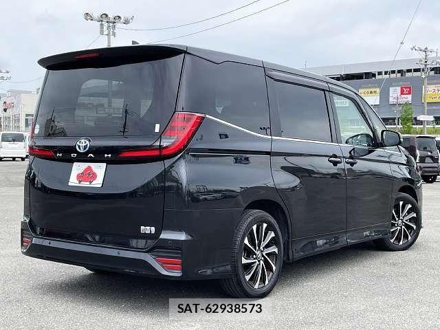 Toyota NOAH HYBRID 2023-12 6677233-2