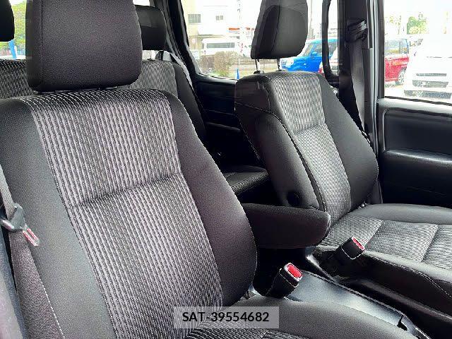 Toyota NOAH HYBRID 2017-09 6677238-9