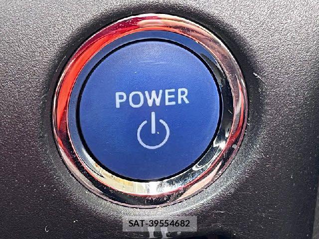 Toyota NOAH HYBRID 2017-09 6677238-11