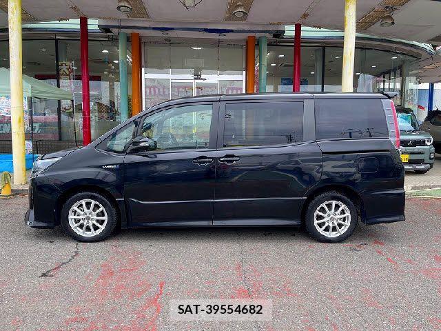 Toyota NOAH HYBRID 2017-09 6677238-13