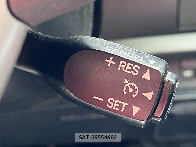 Toyota NOAH HYBRID 2017-09 6677238-17
