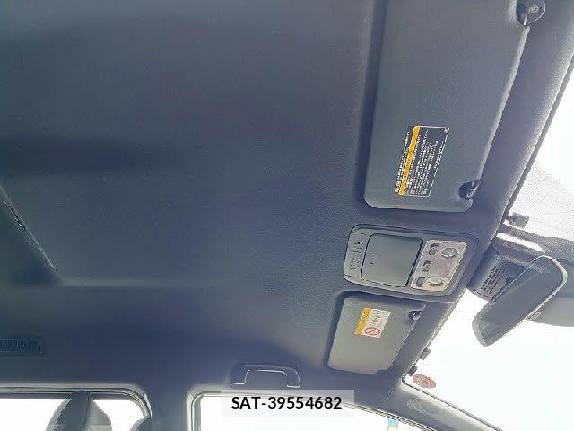 Toyota NOAH HYBRID 2017-09 6677238-20
