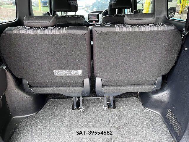 Toyota NOAH HYBRID 2017-09 6677238-21
