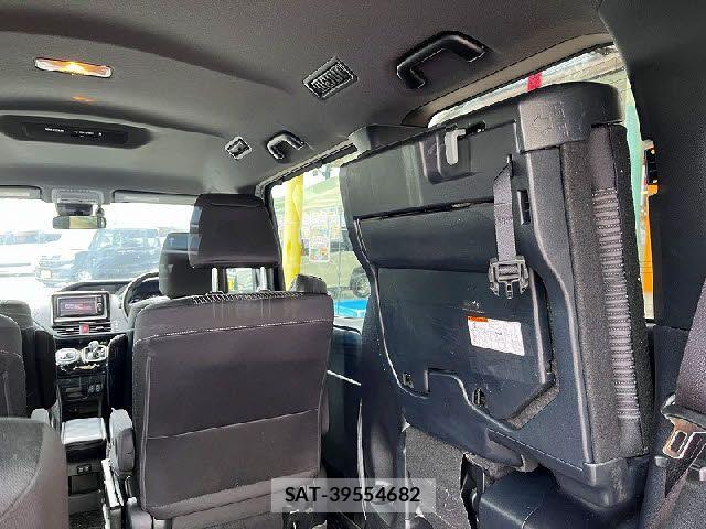 Toyota NOAH HYBRID 2017-09 6677238-22