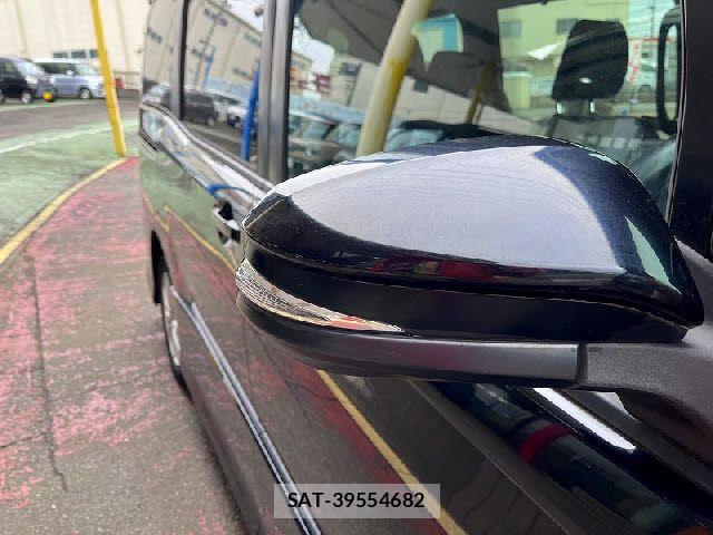 Toyota NOAH HYBRID 2017-09 6677238-24