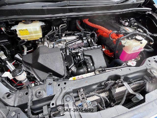 Toyota NOAH HYBRID 2017-09 6677238-27