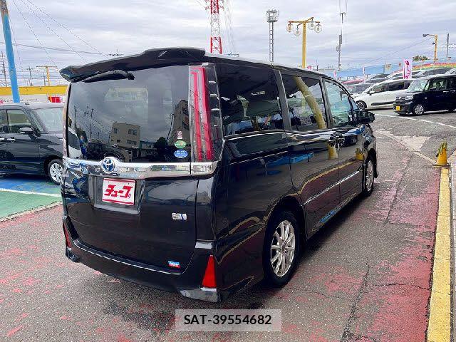 Toyota NOAH HYBRID 2017-09 6677238-2