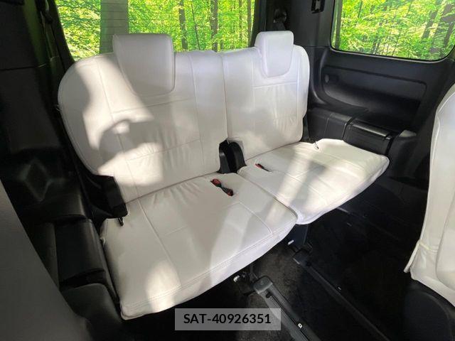 Toyota NOAH HYBRID 2017-06 6677241-9