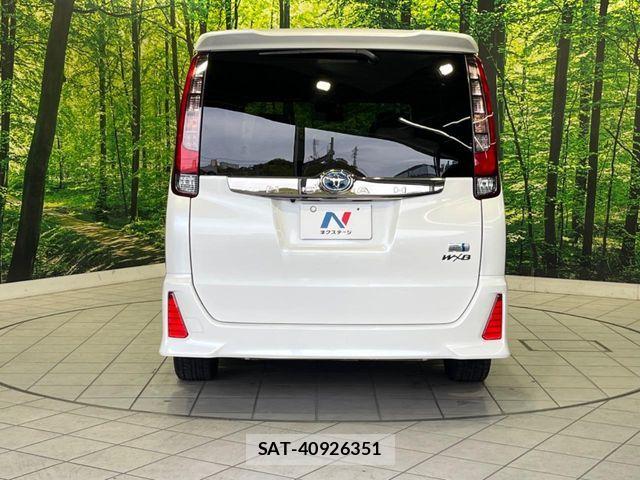 Toyota NOAH HYBRID 2017-06 6677241-15