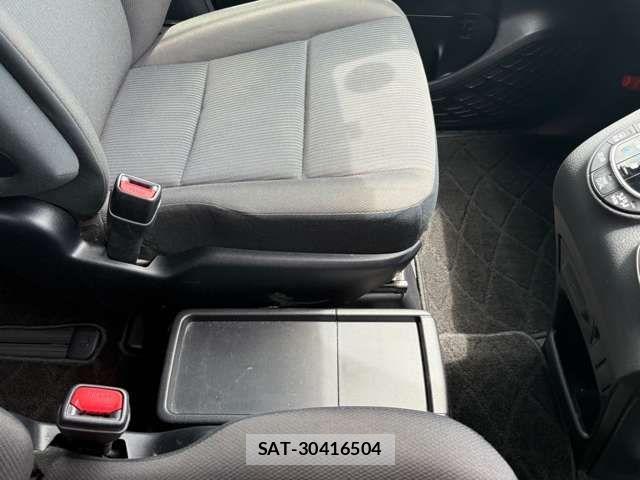Toyota NOAH HYBRID 2016-07 6691145-19