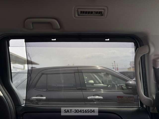 Toyota NOAH HYBRID 2016-07 6691145-26