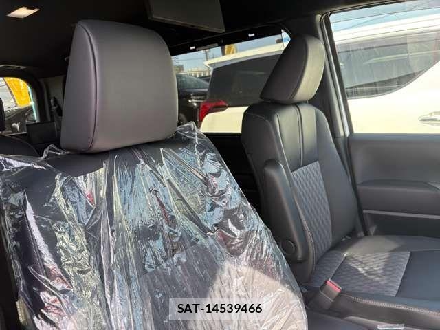 Toyota NOAH HYBRID 2026-04 6716905-4