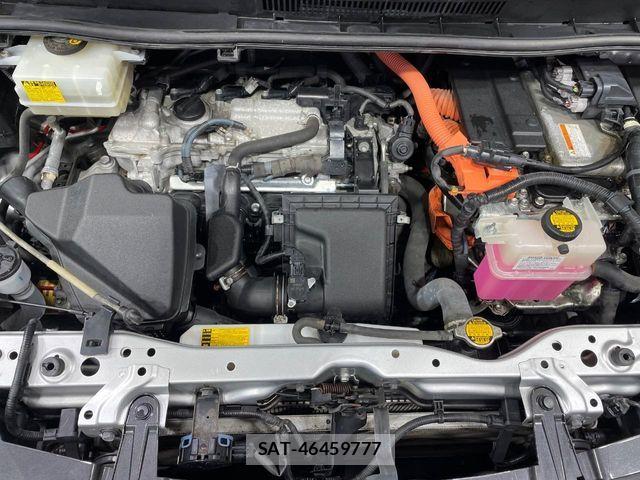 Toyota NOAH HYBRID 2014-01 6752681-18