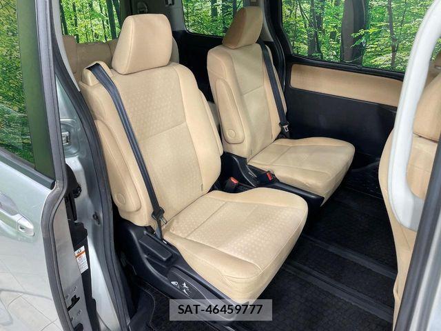 Toyota NOAH HYBRID 2014-01 6752681-8