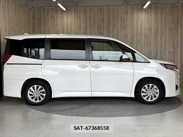 Toyota NOAH HYBRID 2022-03 6791353-16