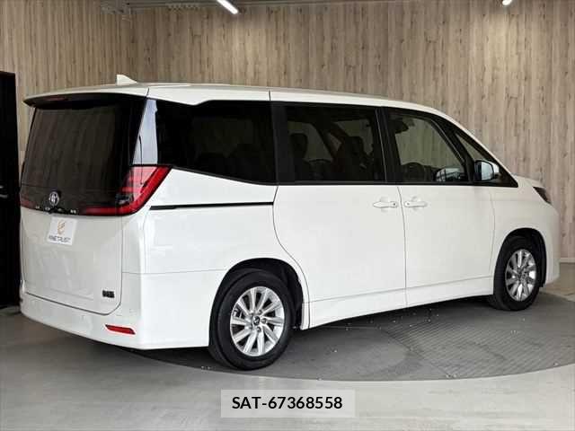 Toyota NOAH HYBRID 2022-03 6791353-17