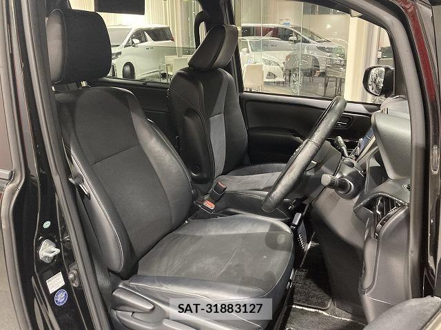 Toyota NOAH HYBRID 2017-12 6791354-22