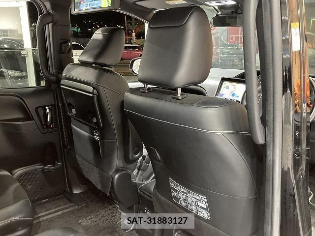 Toyota NOAH HYBRID 2017-12 6791354-24