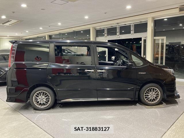 Toyota NOAH HYBRID 2017-12 6791354-6