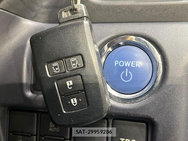 Toyota NOAH HYBRID 2016-02 6791366-5