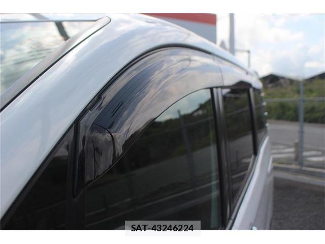 Toyota NOAH HYBRID 2018-07 6791363-22