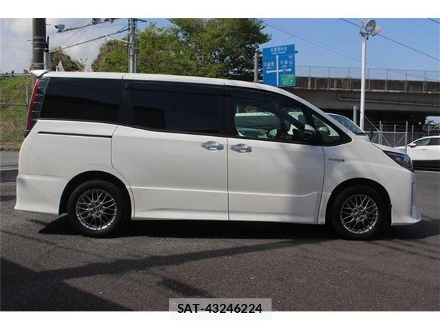 Toyota NOAH HYBRID 2018-07 6791363-7