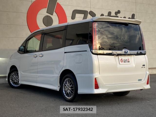 Toyota NOAH HYBRID 2021-12 6791352-13