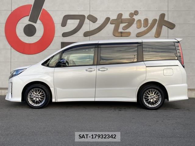 Toyota NOAH HYBRID 2021-12 6791352-18