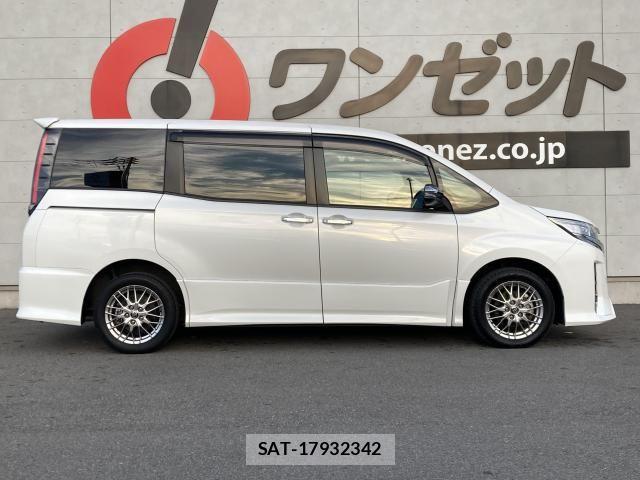 Toyota NOAH HYBRID 2021-12 6791352-19