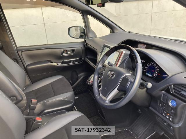 Toyota NOAH HYBRID 2021-12 6791352-20