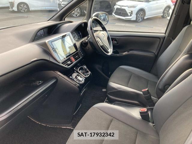 Toyota NOAH HYBRID 2021-12 6791352-24