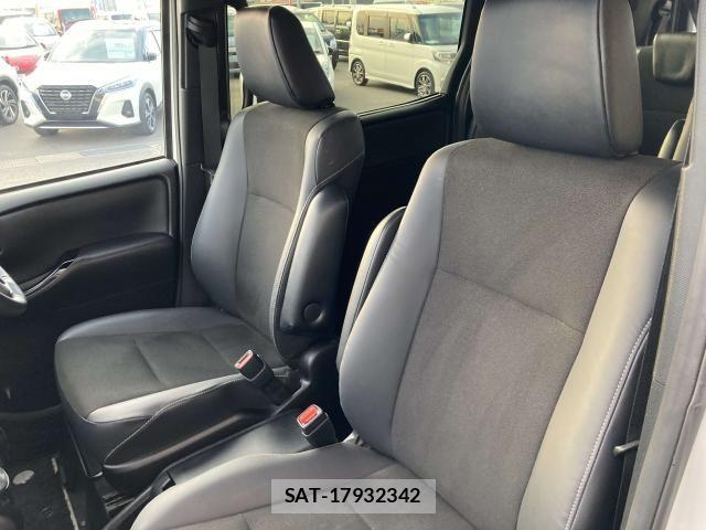 Toyota NOAH HYBRID 2021-12 6791352-25