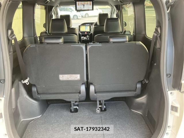 Toyota NOAH HYBRID 2021-12 6791352-28