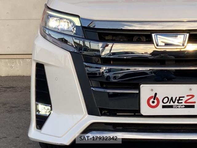 Toyota NOAH HYBRID 2021-12 6791352-4