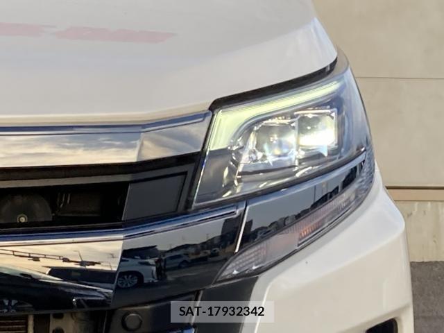 Toyota NOAH HYBRID 2021-12 6791352-8