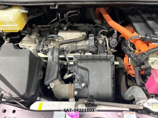 Toyota NOAH HYBRID 2016-02 6791371-18