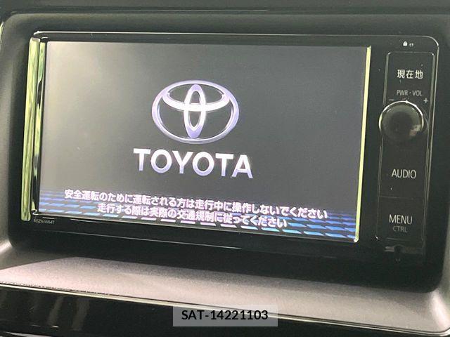 Toyota NOAH HYBRID 2016-02 6791371-2