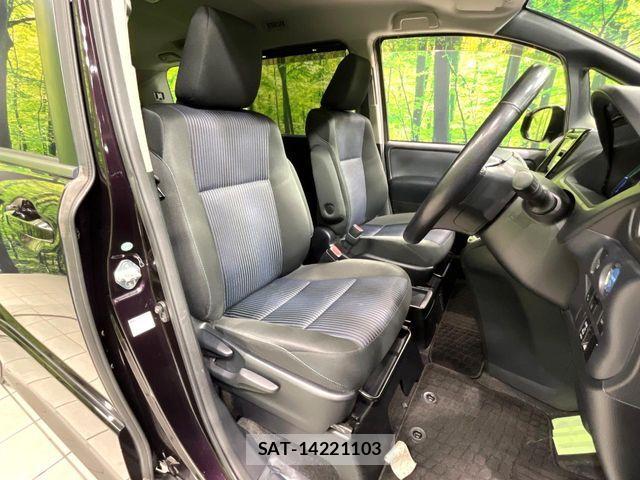 Toyota NOAH HYBRID 2016-02 6791371-7