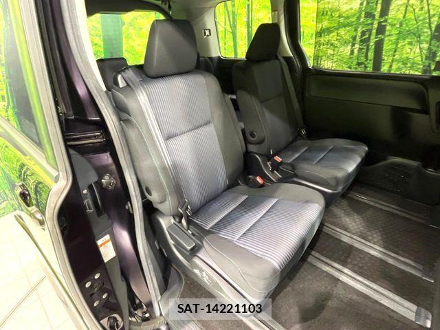 Toyota NOAH HYBRID 2016-02 6791371-8