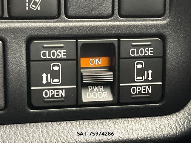 Toyota NOAH HYBRID 2018-02 6791358-2