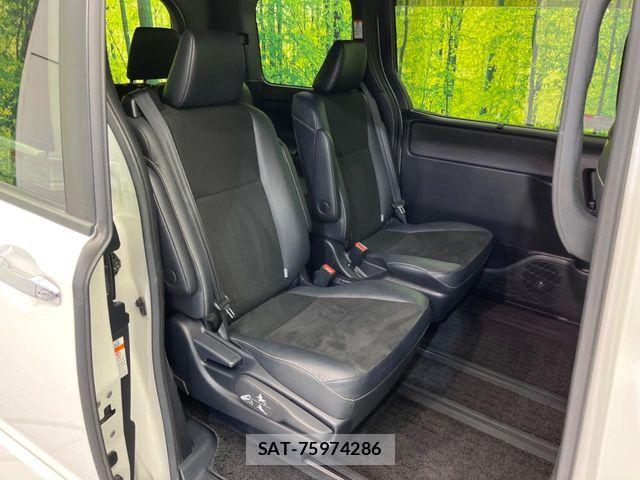 Toyota NOAH HYBRID 2018-02 6791358-8